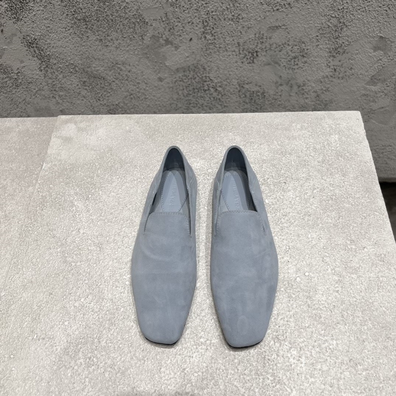 bo*te*ga Ve*ne*ta leather shoes